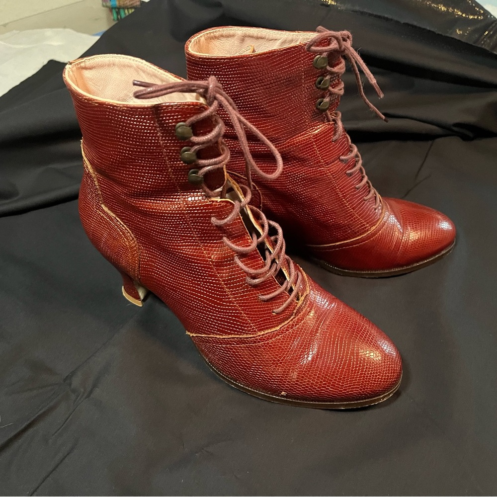 Miss L Fire Alexa reptile look booties size 40